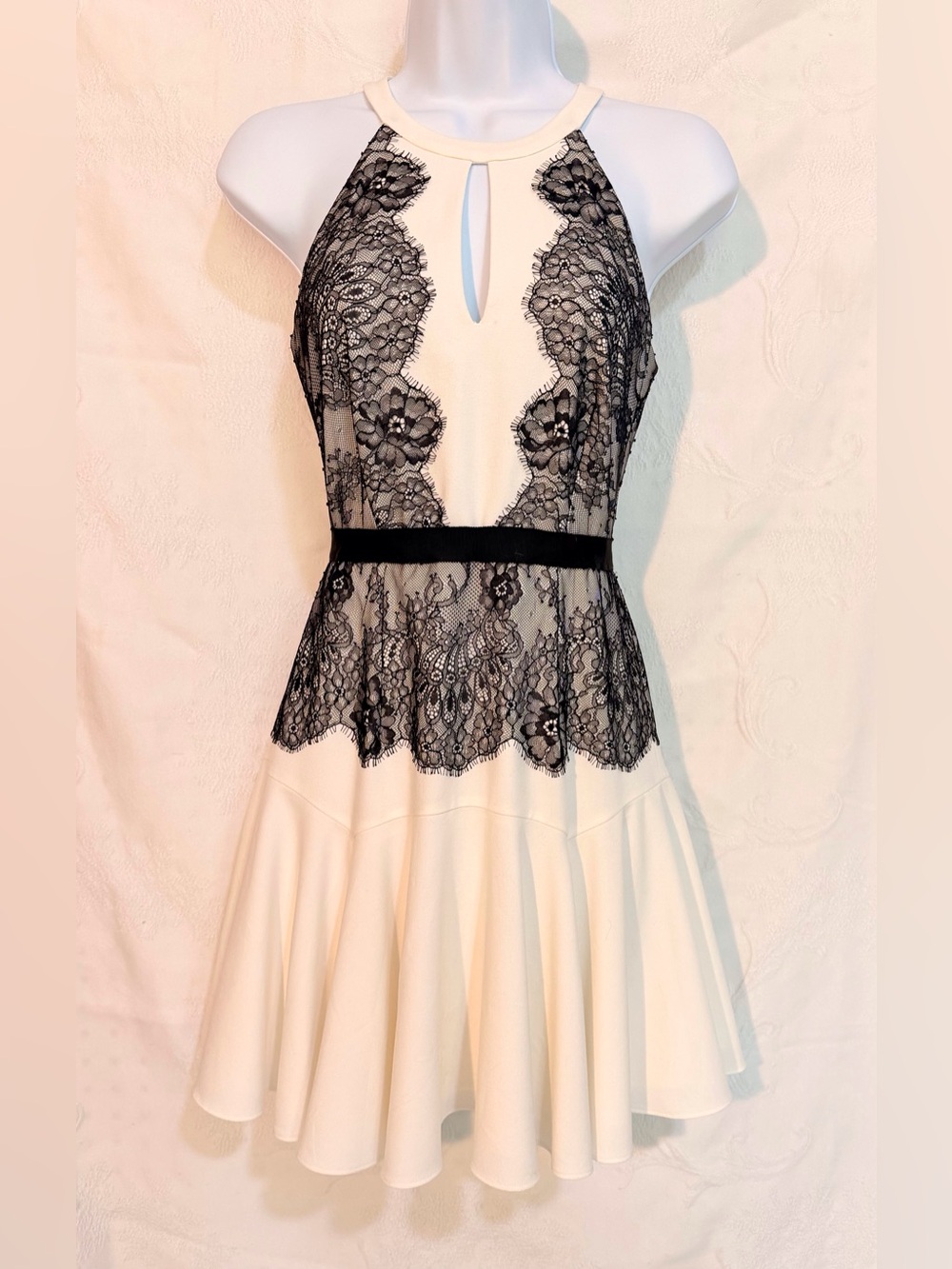 BCBGMaxAzria Cream Dress with Black Lace Accents D0031